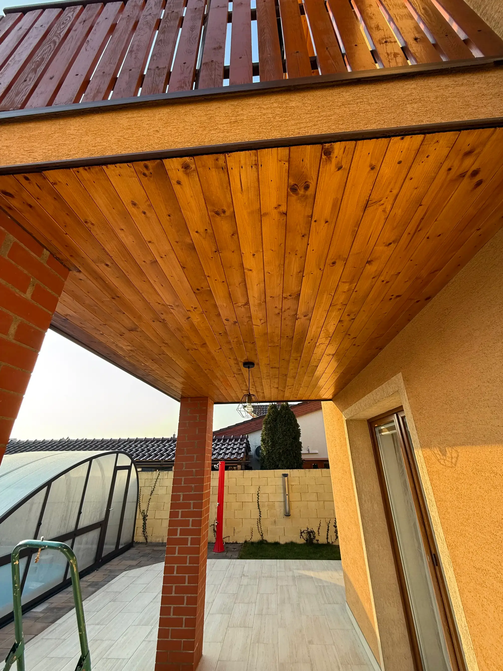 Broušení a dvojitý nátěr pergoly lazurou - Pardubice 1