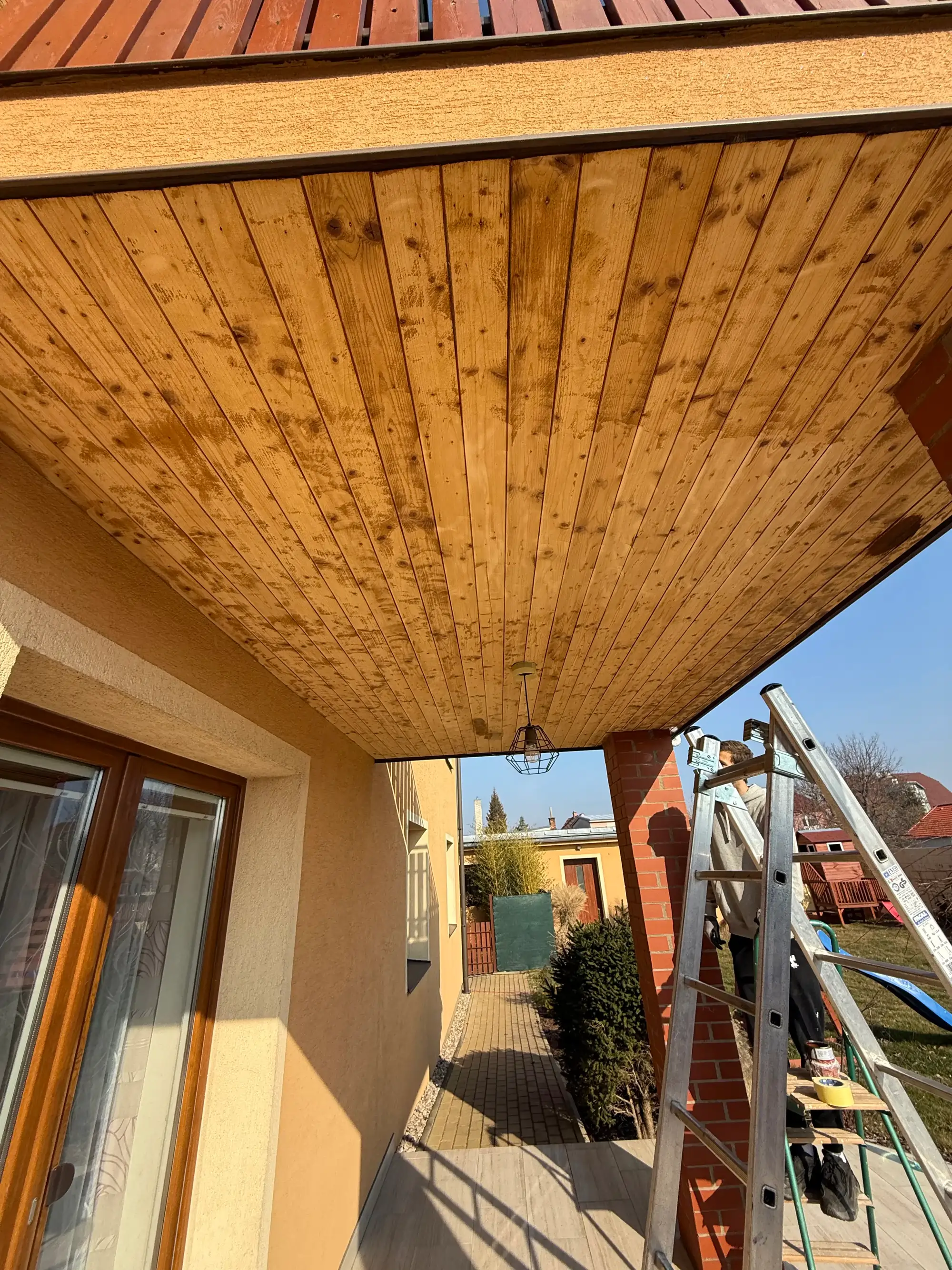 Broušení a dvojitý nátěr pergoly lazurou - Pardubice 3