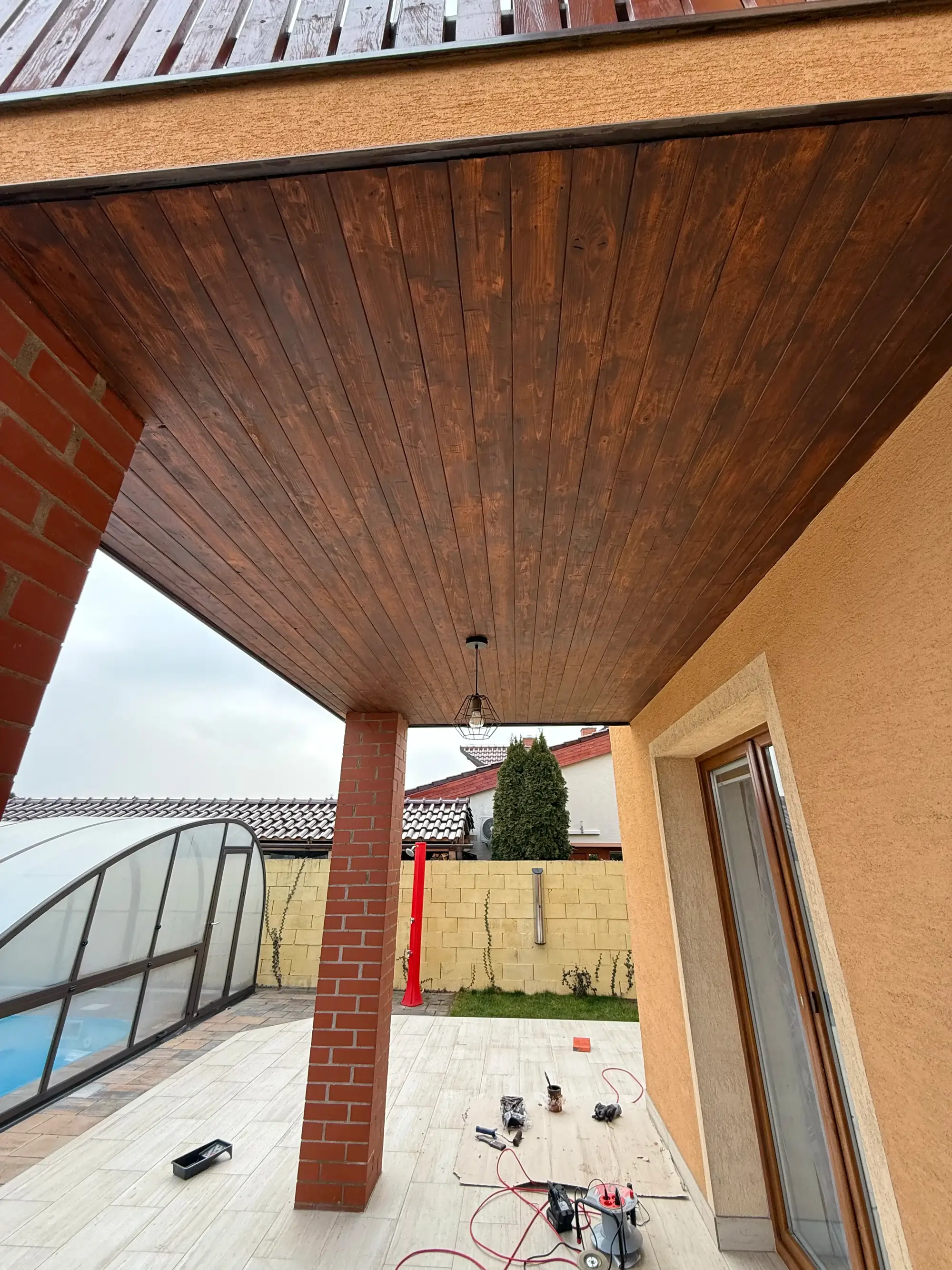 Broušení a dvojitý nátěr pergoly lazurou - Pardubice 4