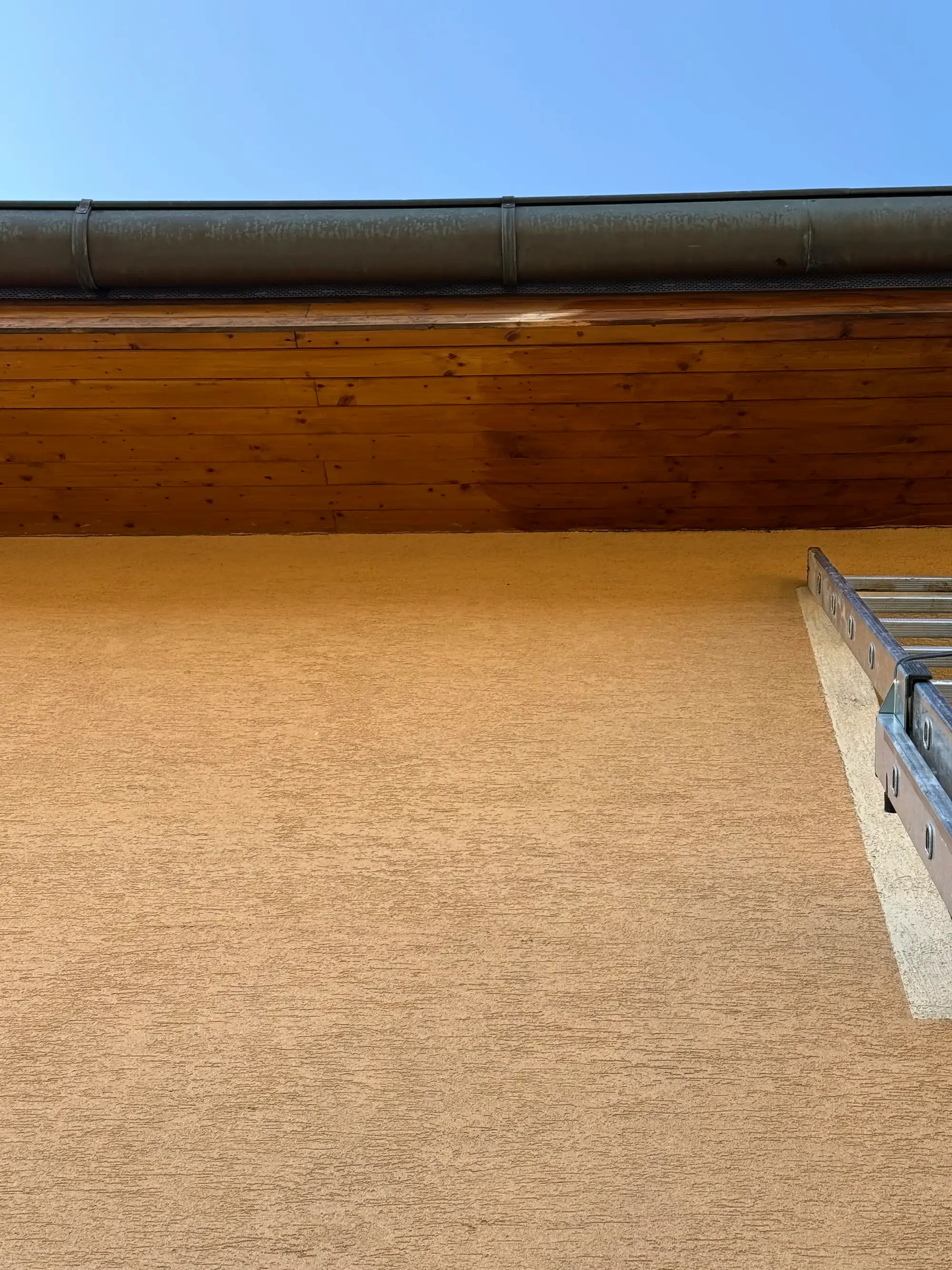 Čištění a dvojitý nátěr podbití lazurou - Pardubice