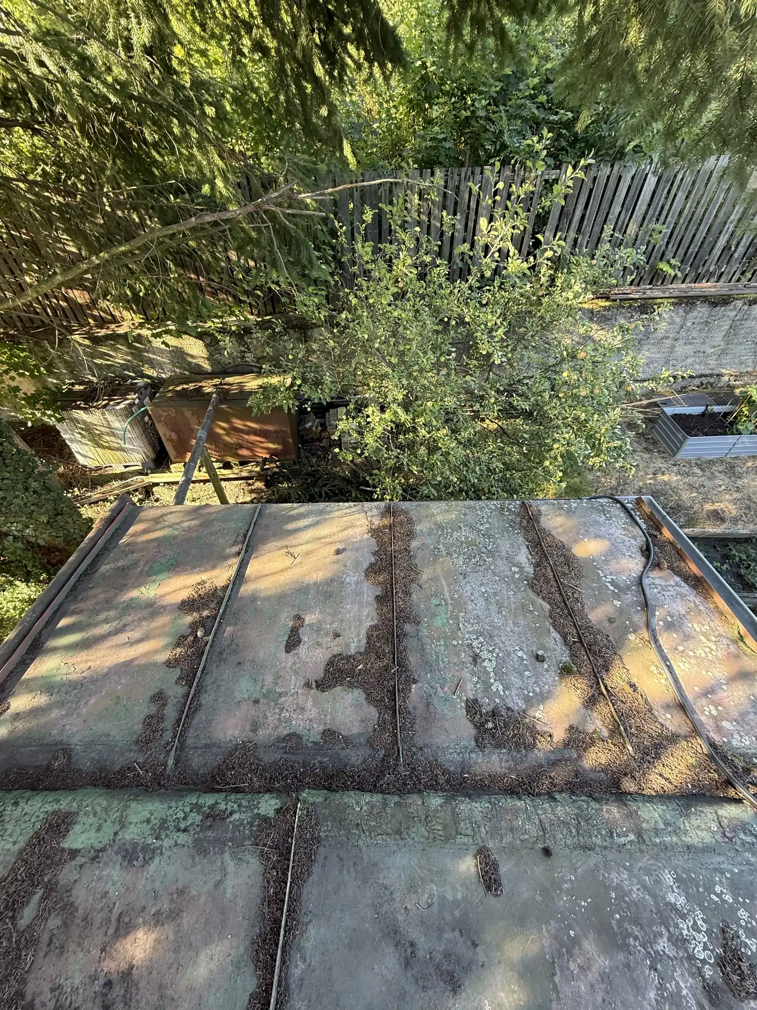 Plechová střecha před renovací – Teplice