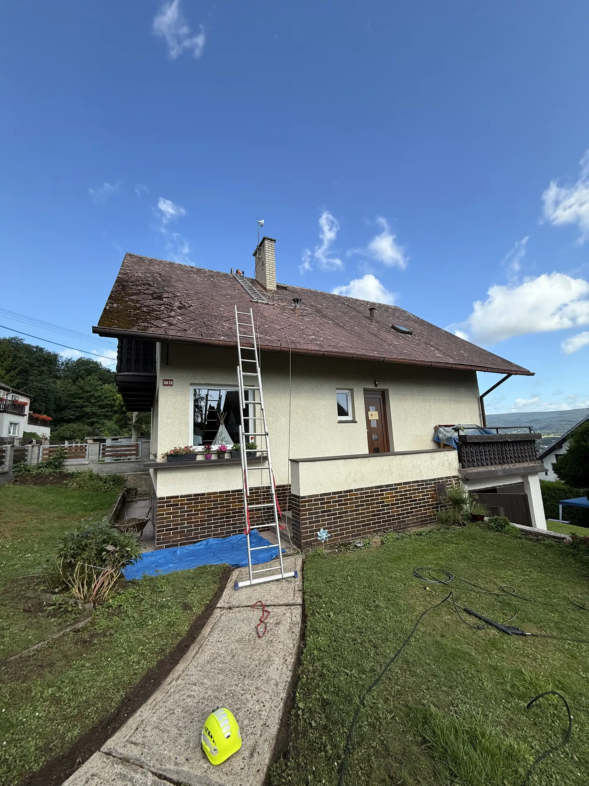 Eternitová střecha před renovací – Teplice